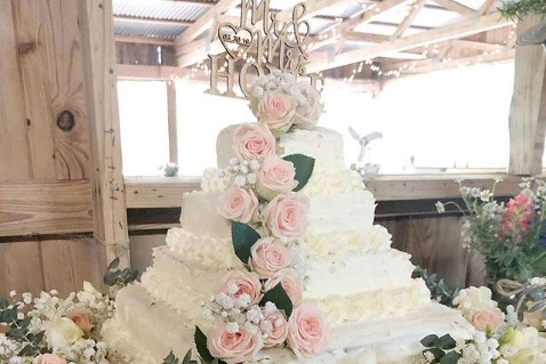 San Antonio woman shares DIY hack of extravagant $50 wedding cake