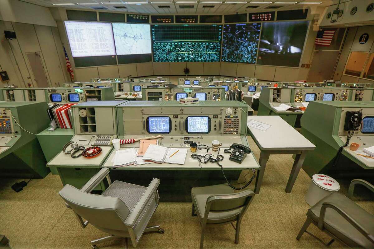 Step Back in Time: Apollo-era Mission Control room newly restored for ...