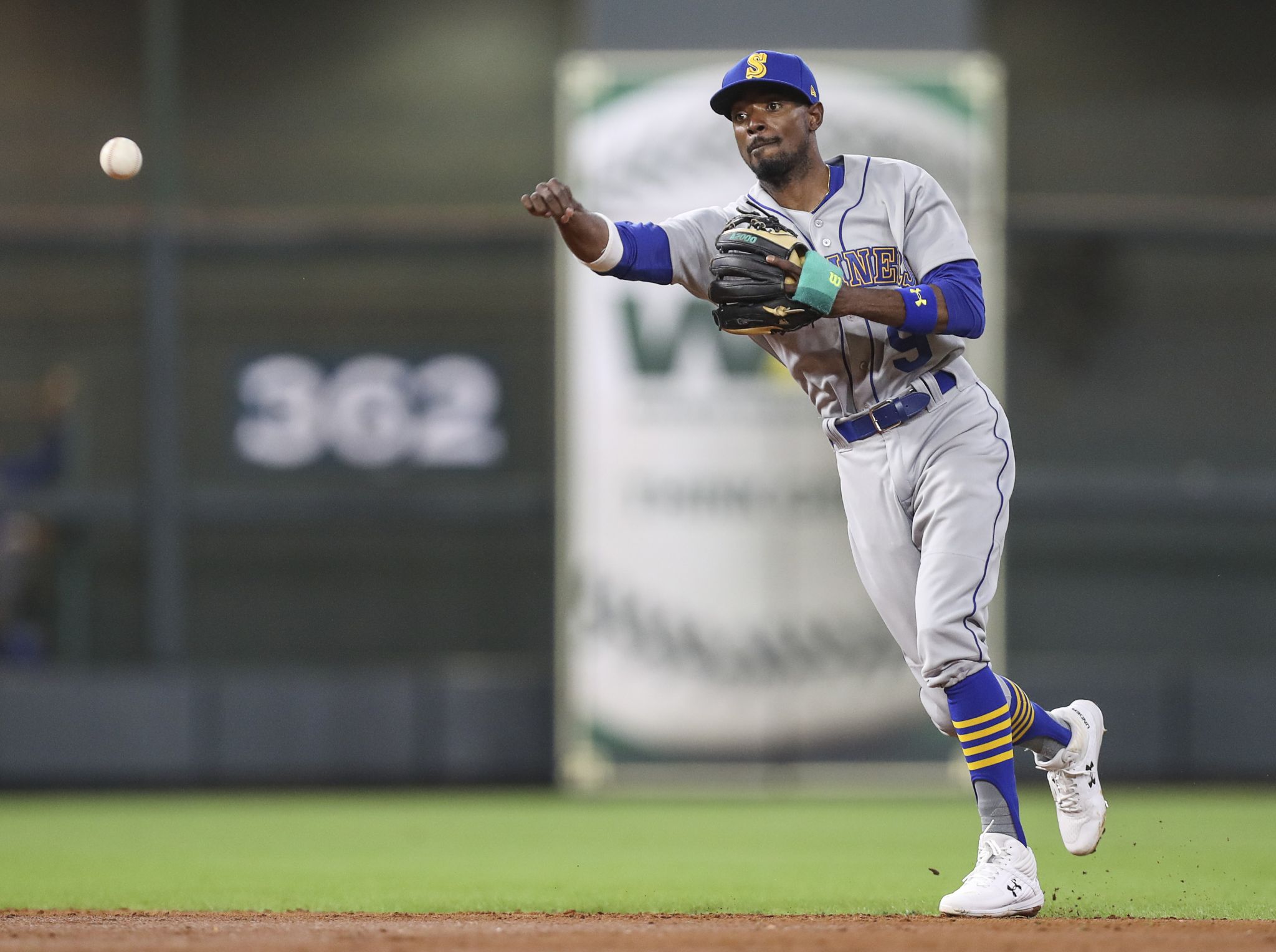 Mariners' Dee Gordon named winner of 55th Hutch Award