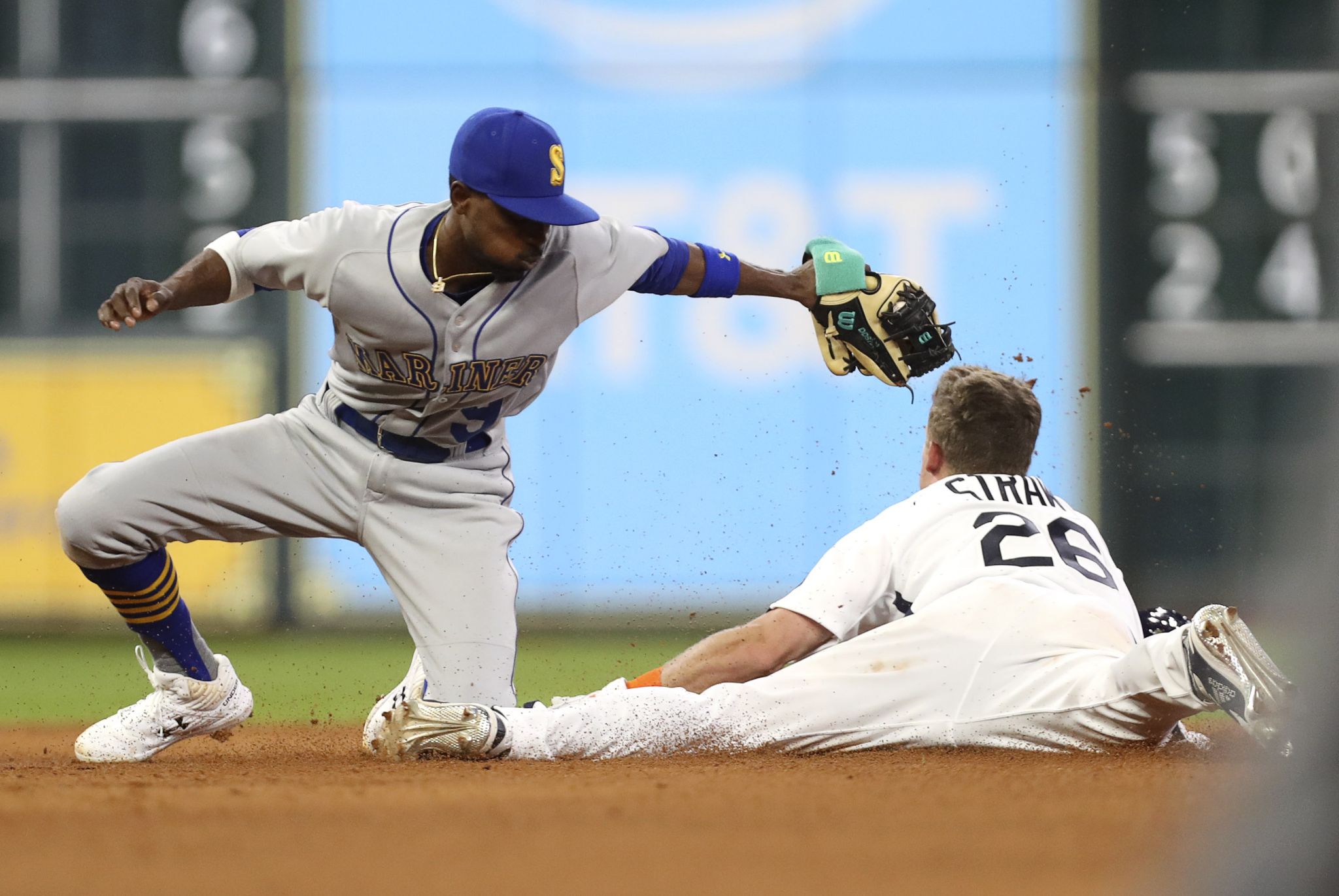 Dee Gordon Receives 2020 Hutch Award, by Mariners PR