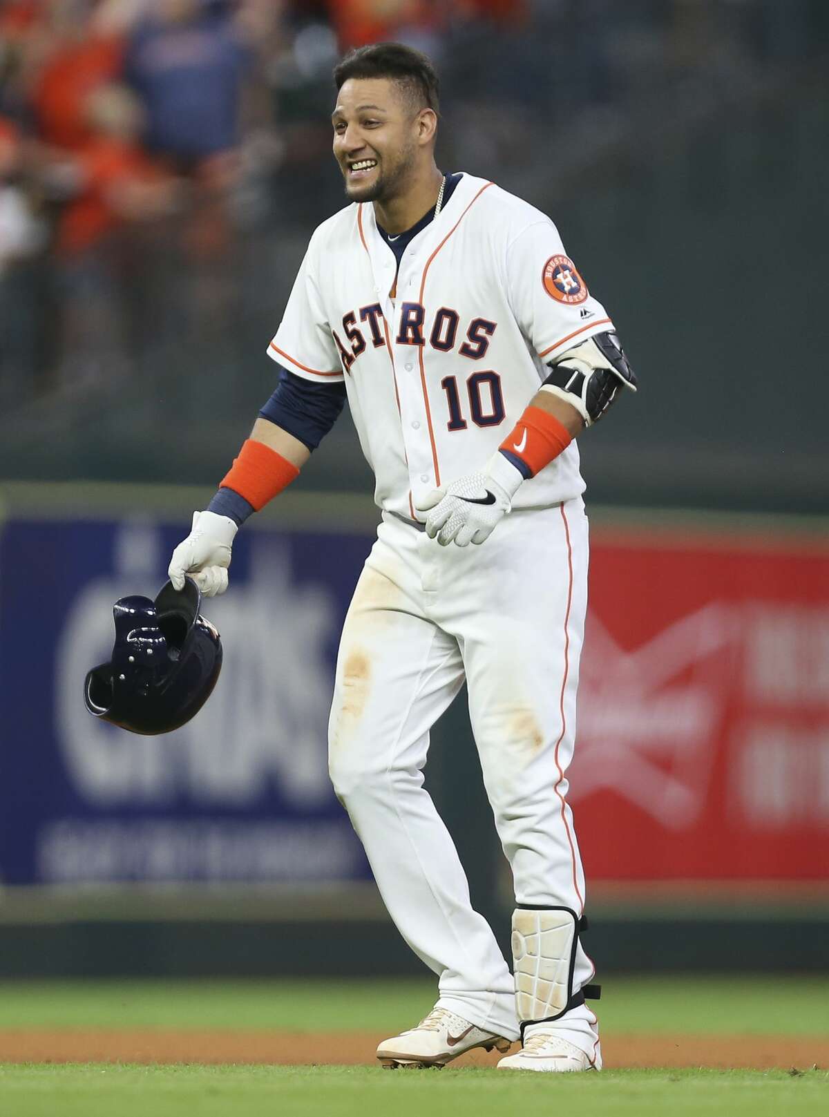 Yuli Gurriel lifts Astros to 10th-inning walkoff win, again