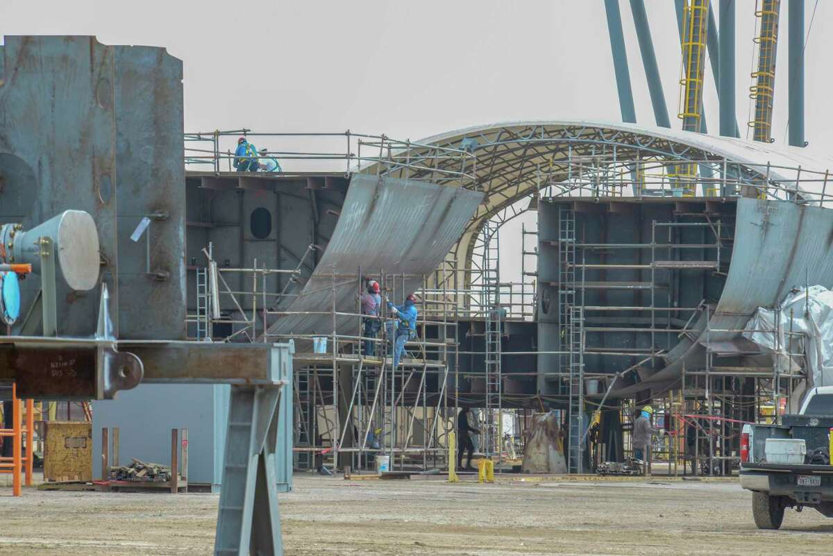 Building LNGpowered ships newest industry along U.S./Mexico border