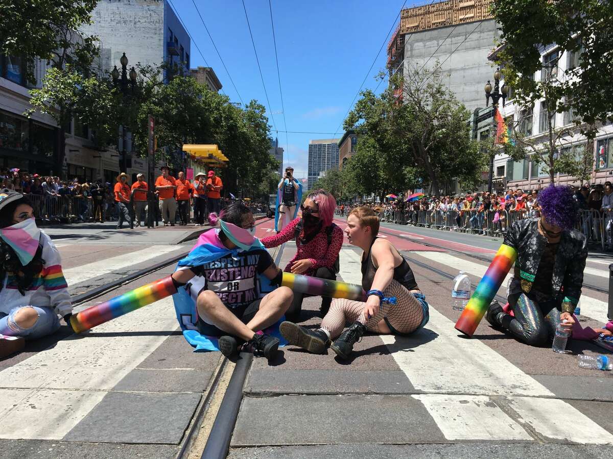 Protestors Block 2019 Sf Pride Parade Bring Festivities To A Halt