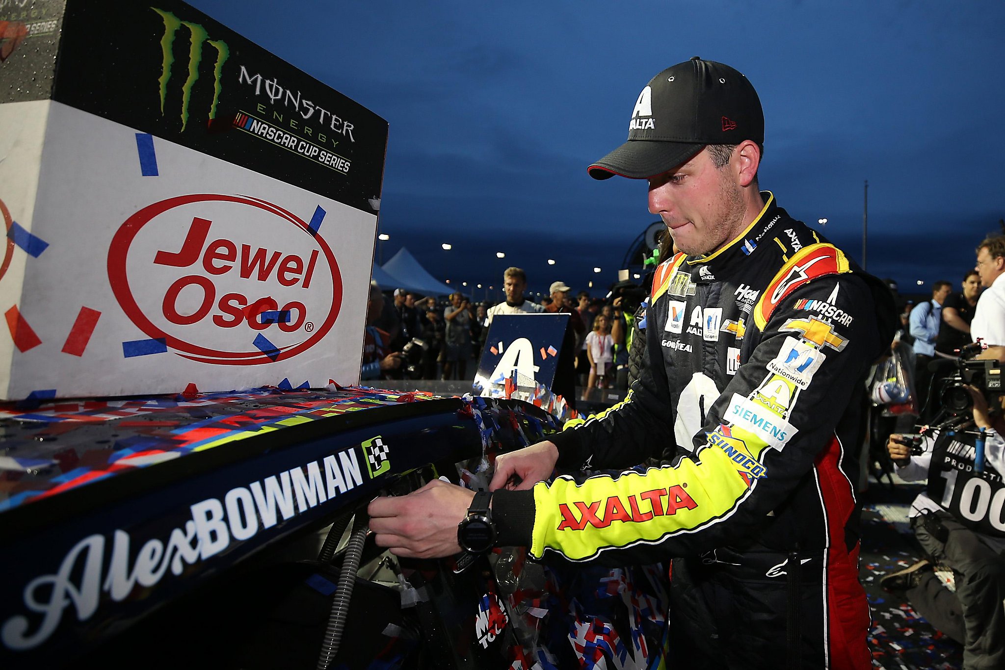 Alex Bowman gets first NASCAR Cup Series win at Chicagoland