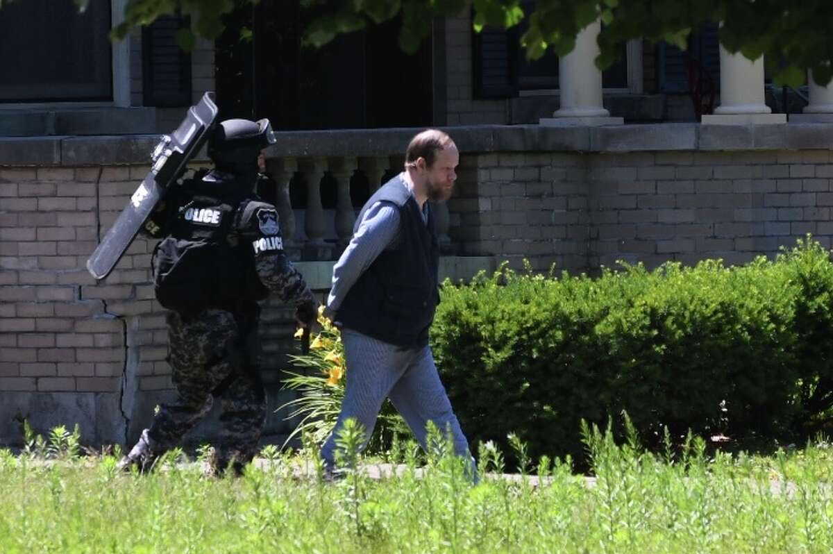 Schenectady Standoff Ends With Man In Custody