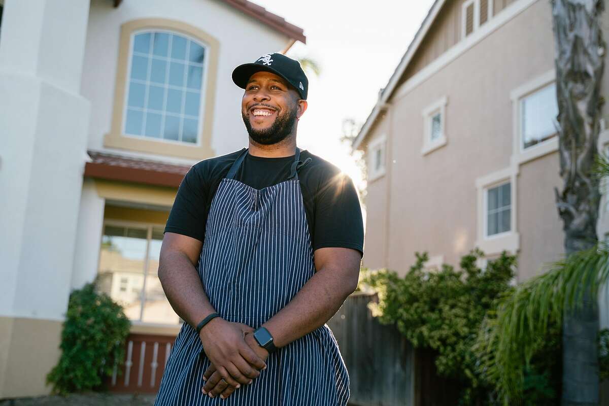 2019年6月30日星期日，31岁的马特·霍恩在加利福尼亚州特雷西的家中拍照。Horn Barbecue是湾区一家以德克萨斯为灵感的烤肉快闪店，成立于2015年。登录必赢亚洲