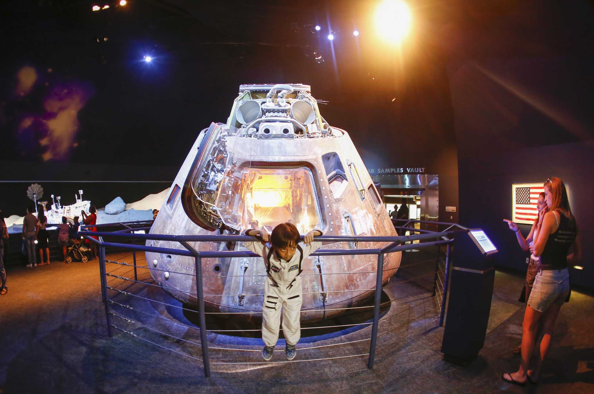 Awe Wonder And Epiphanies Space Center Houston Draws Visitors