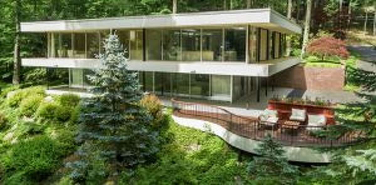 This Mid-century modern home, located at 9 Tallwoods Rd. in Armonk, NY and currently for sale through Houlihan Lawrence, is situated strategically amongst the trees, lending it an inviting 'treehouse' feel.