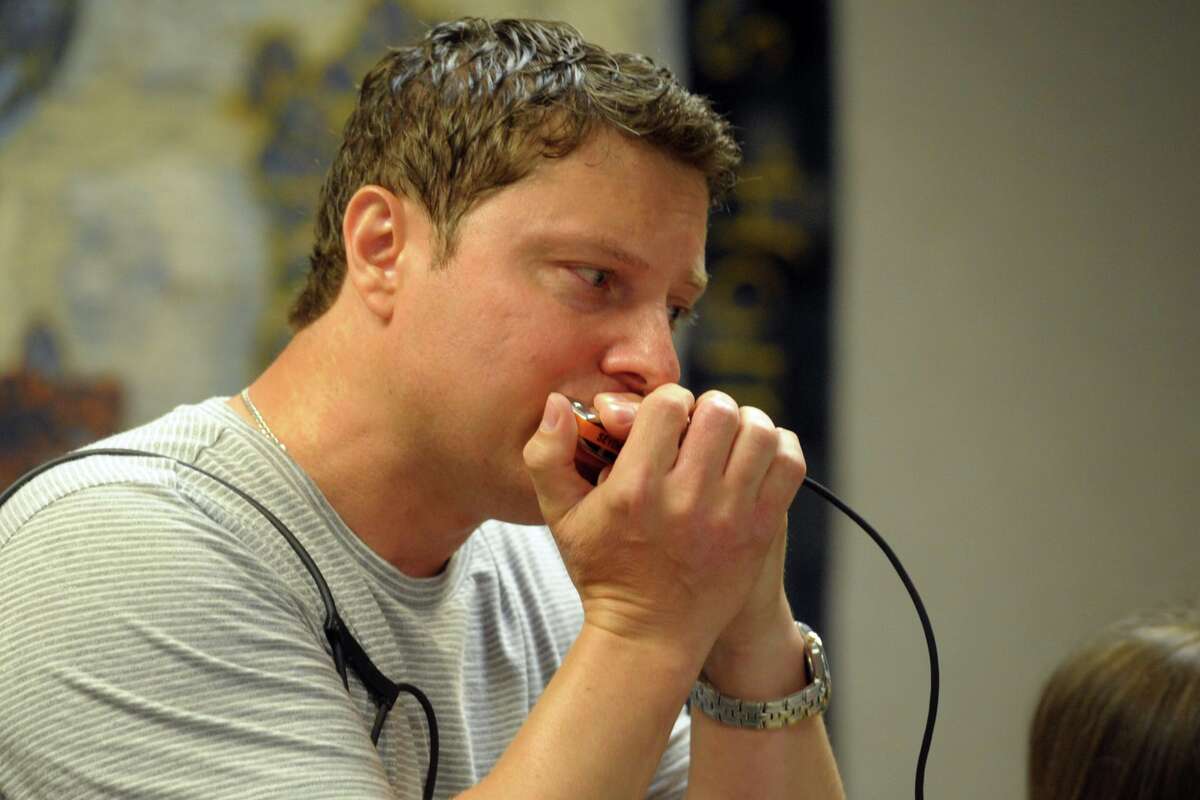 Kids create joyful noise with harmonicas at Monroe library
