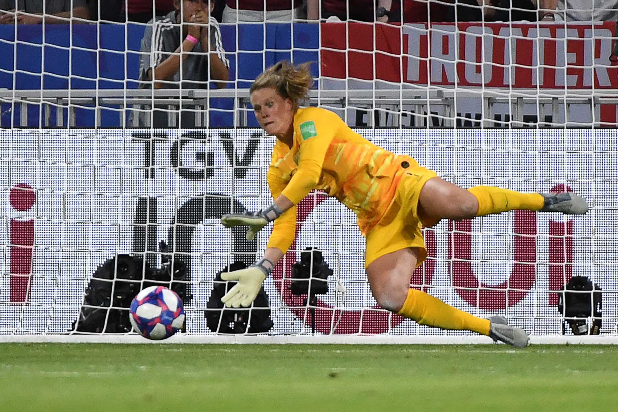 Connecticut S Alyssa Naeher Saves Us Women In World Cup Semifinals