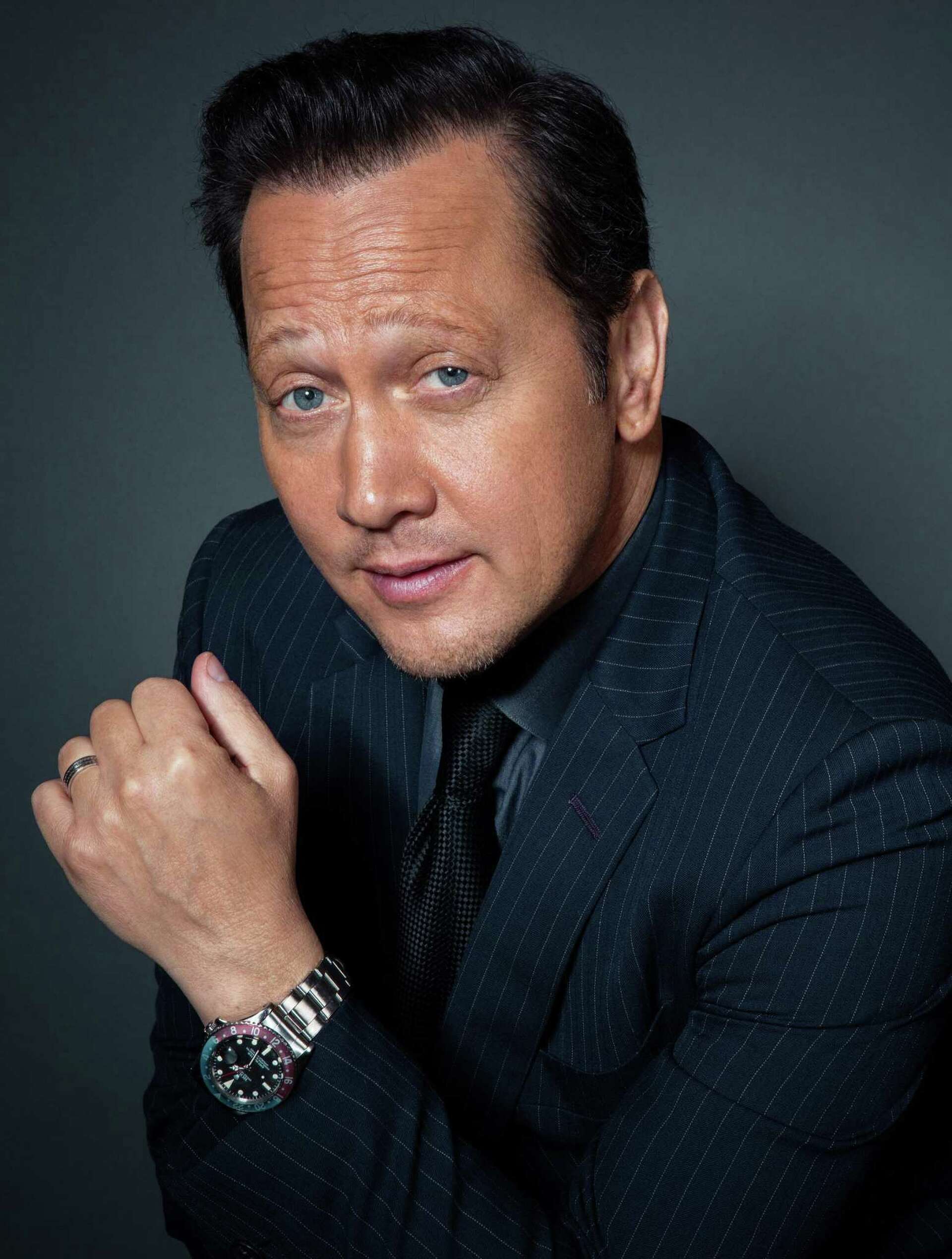 USA. Rob Schneider in a scene from the (C)Columbia Picture film: 50 First  Dates (2004). Plot: Henry Roth is a man afraid of commitment until he meets  the beautiful Lucy. They hit, image size:1920x2539