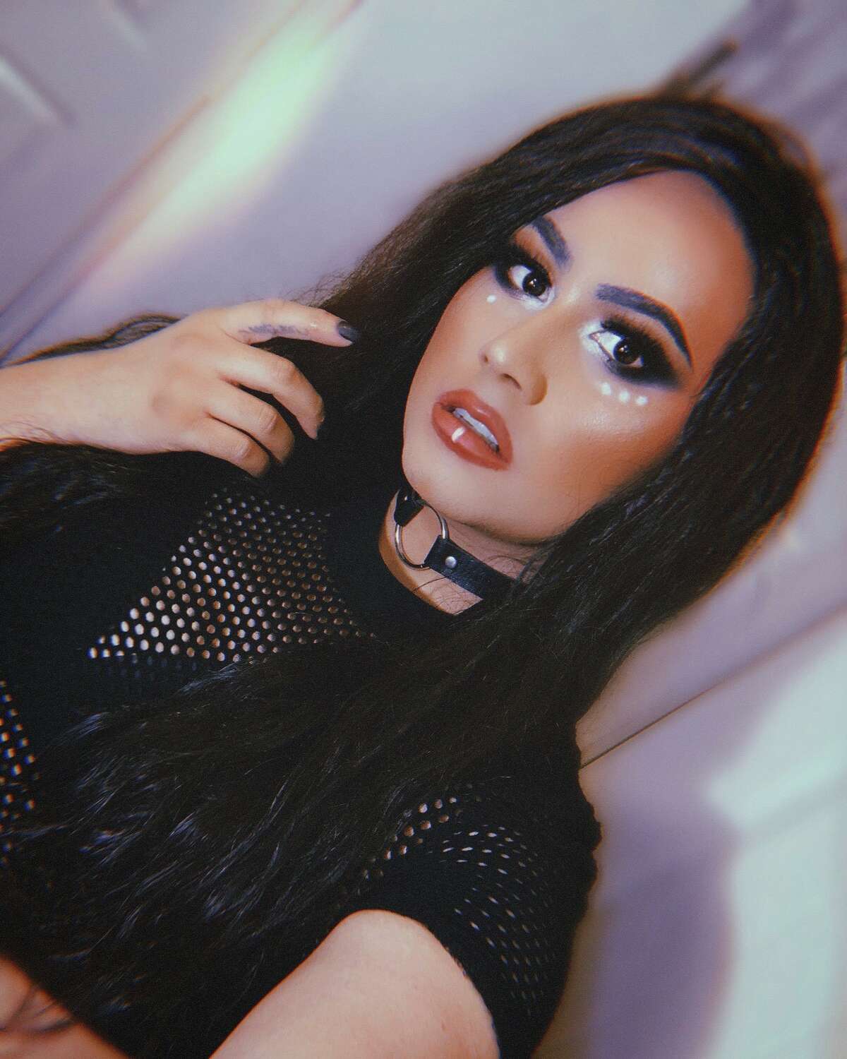 This Houston Performer Looks Just Like Demi Lovato