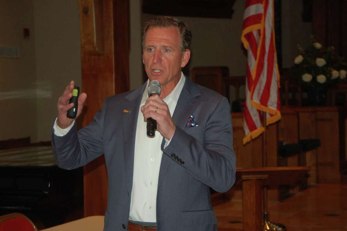 Veteran FBI agent Gary Rossi, now head of security for Fidelity Investments, on Wednesday before the Retired Men’s Association of Greenwich discussed how people can protect their personal financial.