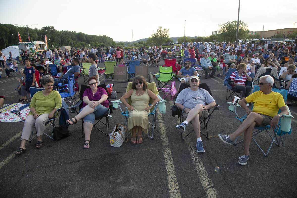 SEEN Danbury Fair Mall fireworks 2019