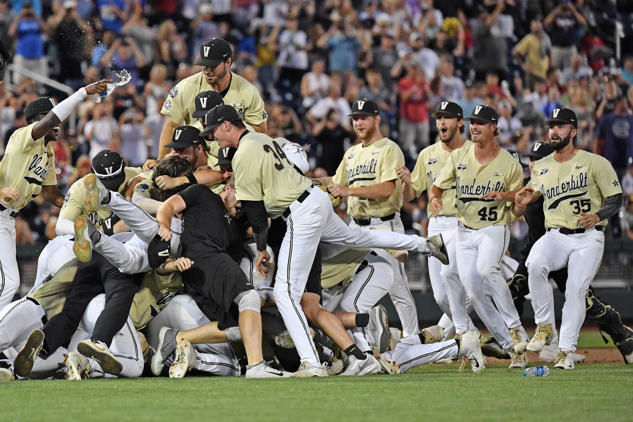Alumni Notebook Twhs Alum Wins National Title With Vanderbilt