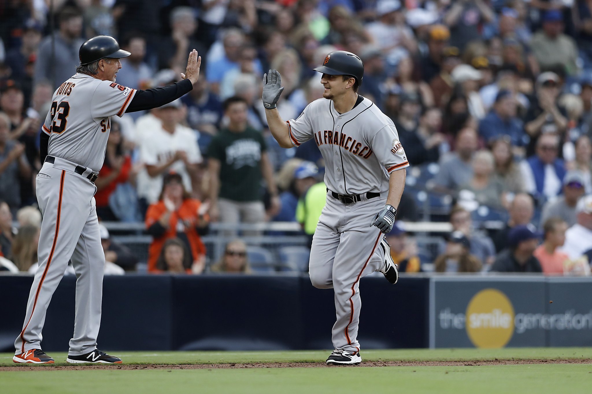 San Francisco Giants' Barry Bonds stretches in the outfield in the