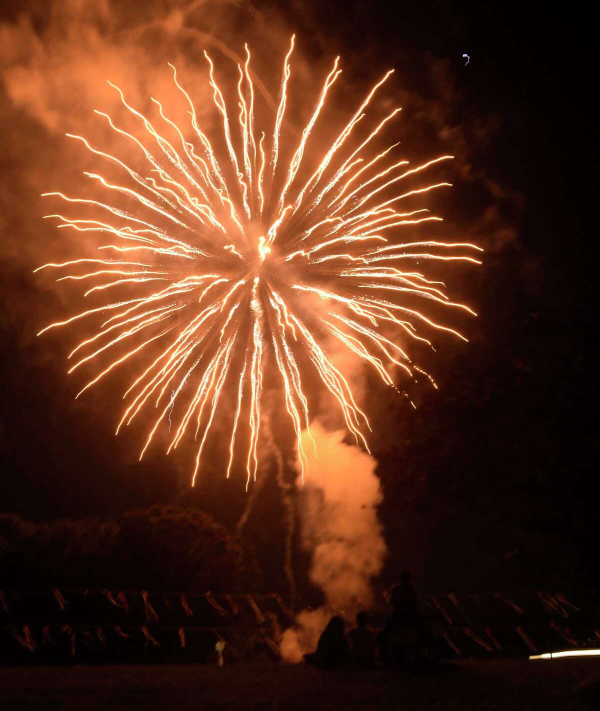 Danbury Fair mall fireworks lightup the night sky