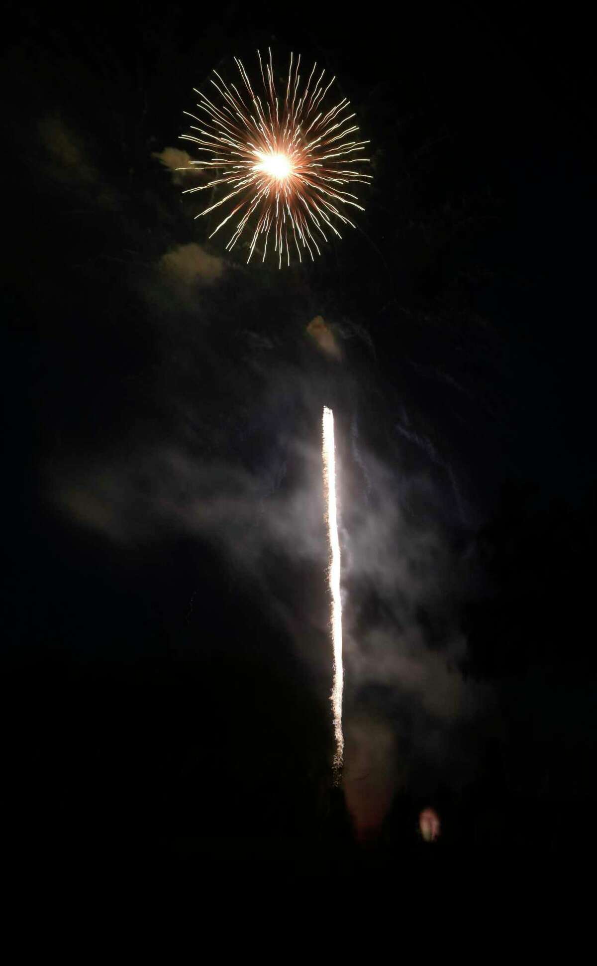 Danbury Fair mall fireworks lightup the night sky