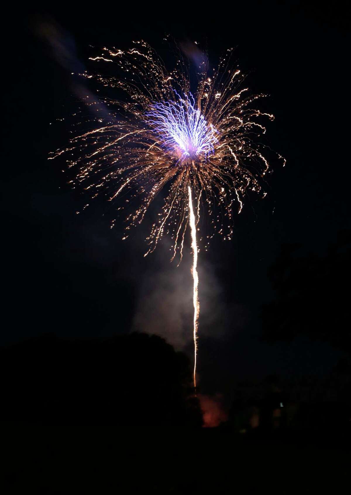 Danbury Fair mall fireworks lightup the night sky