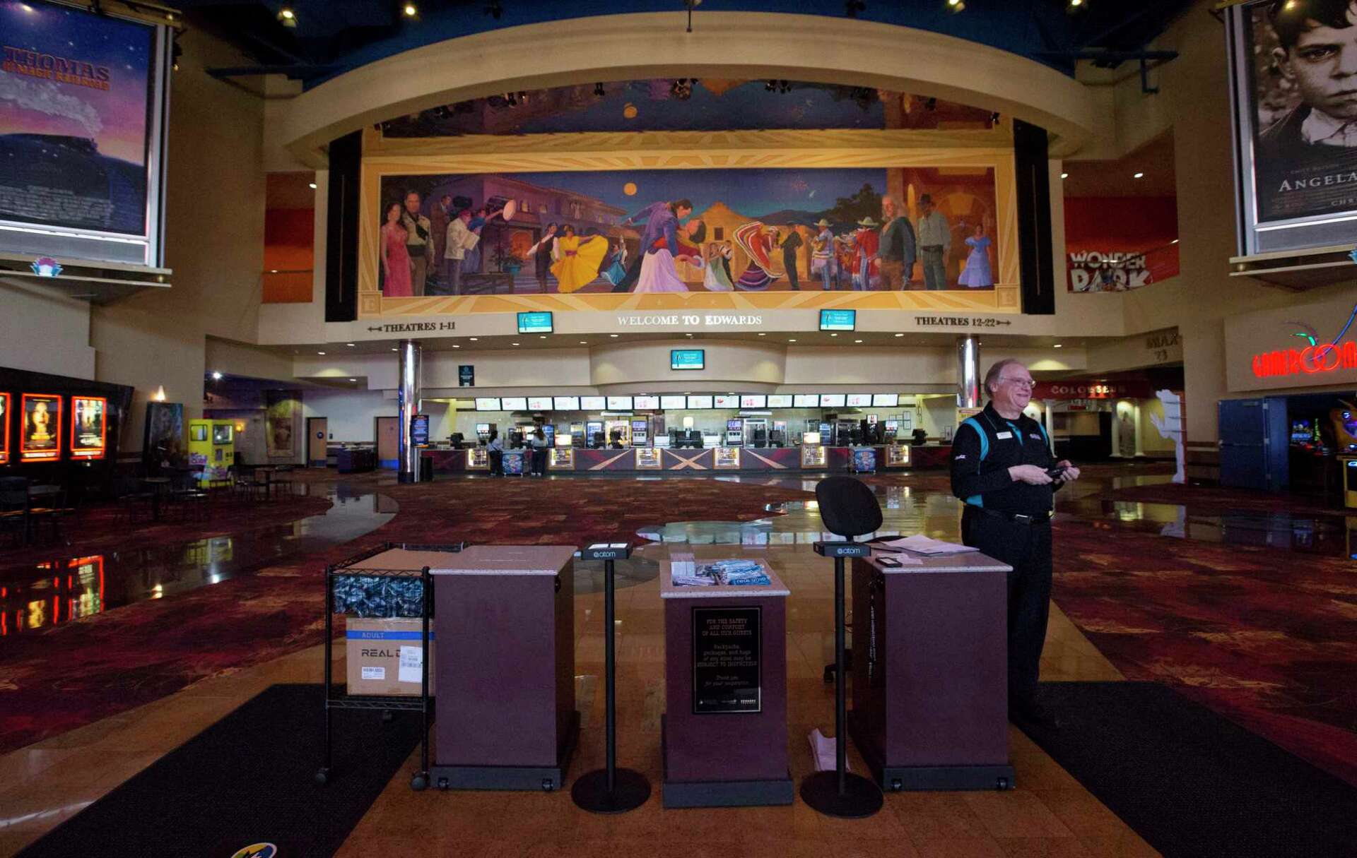 Movie theaters up the ante on amenities