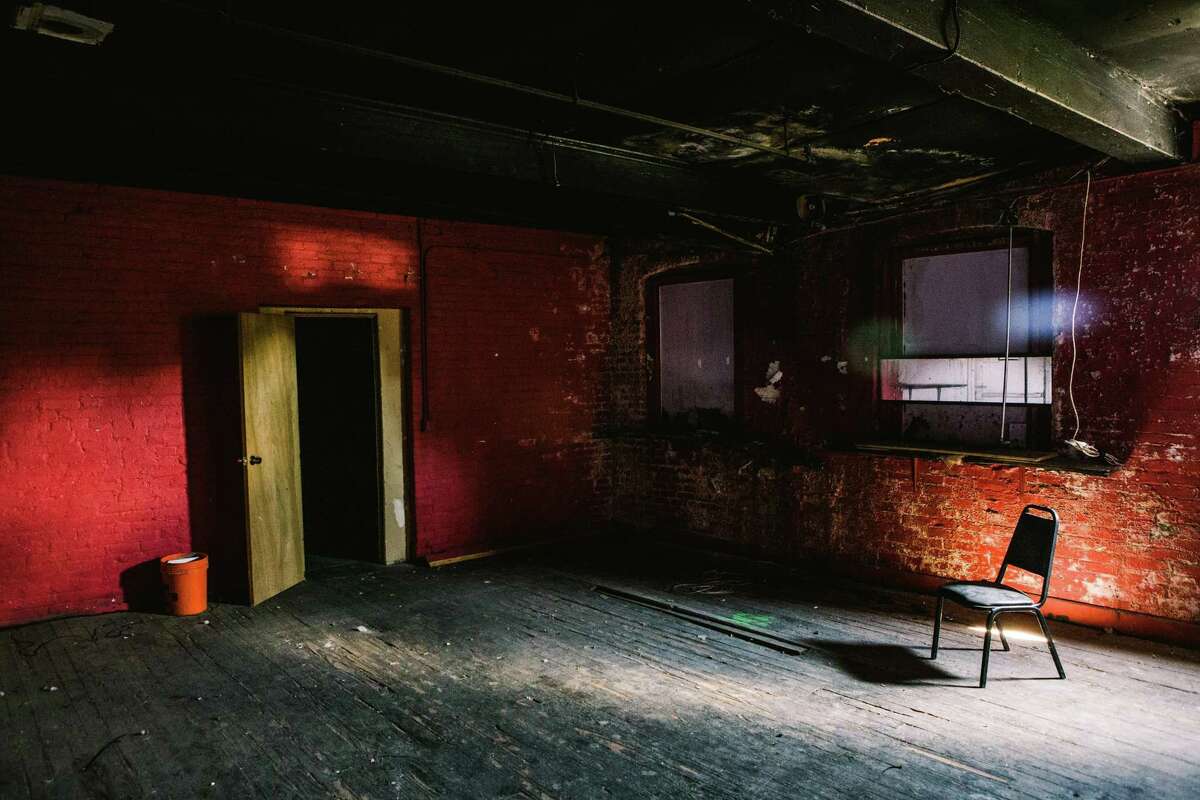 New Haven factory's clocks, strippers and punk rockers focus of film