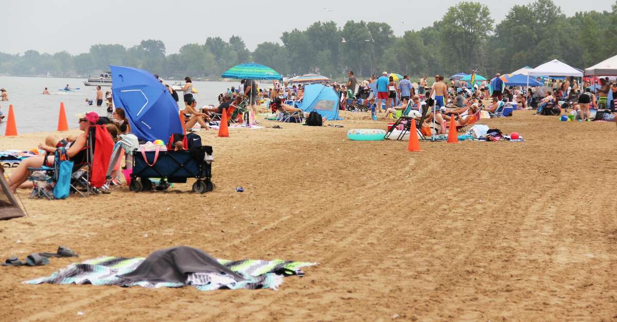 Chaos breaks out at Caseville beach on July 4