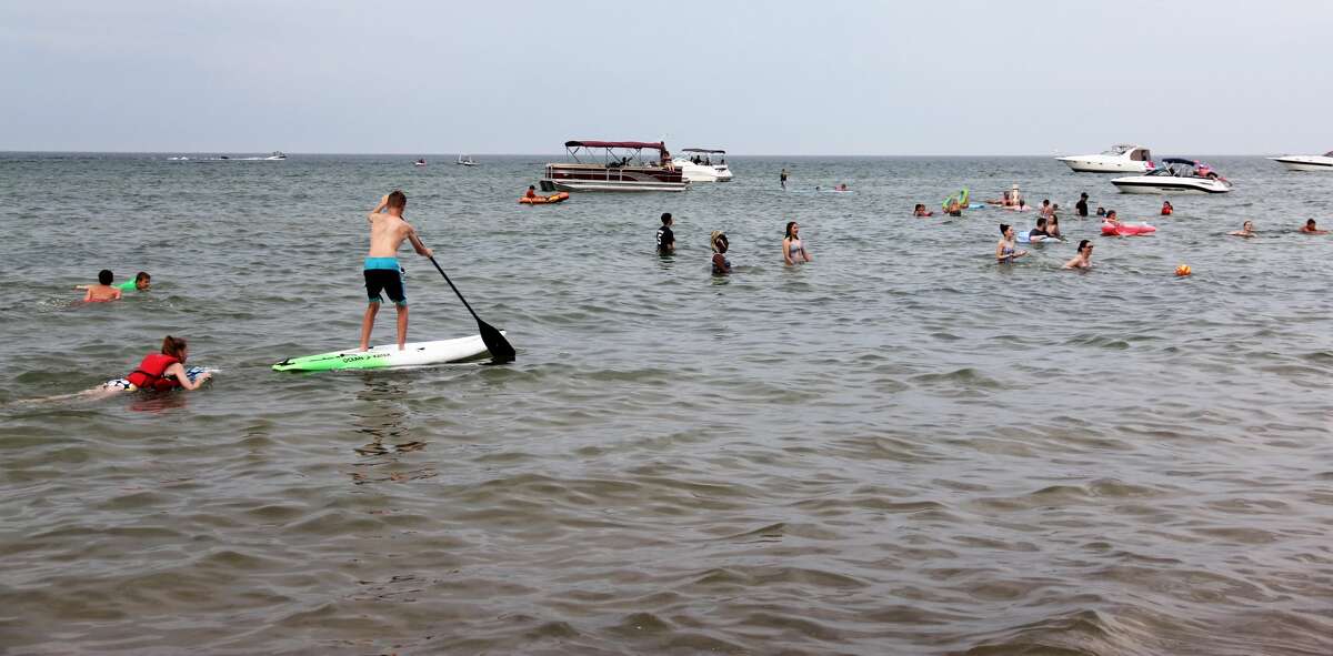 Chaos breaks out at Caseville beach on July 4