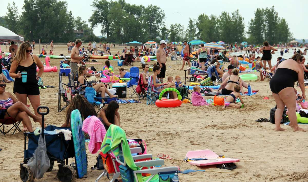 Chaos breaks out at Caseville beach on July 4