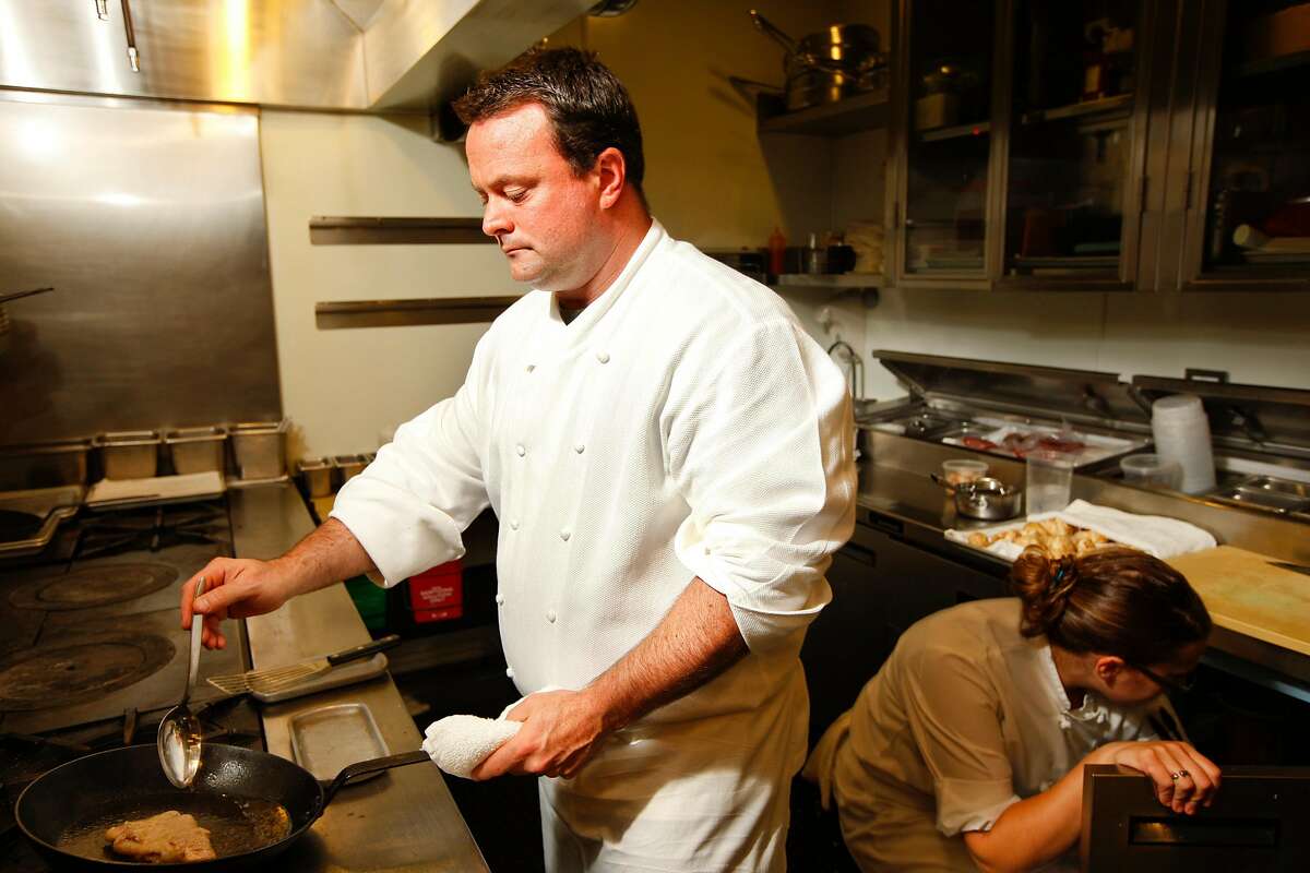 2012年10月25日，周四，加州希尔兹堡，赛勒斯餐厅的厨师和老板道格拉斯·基恩。