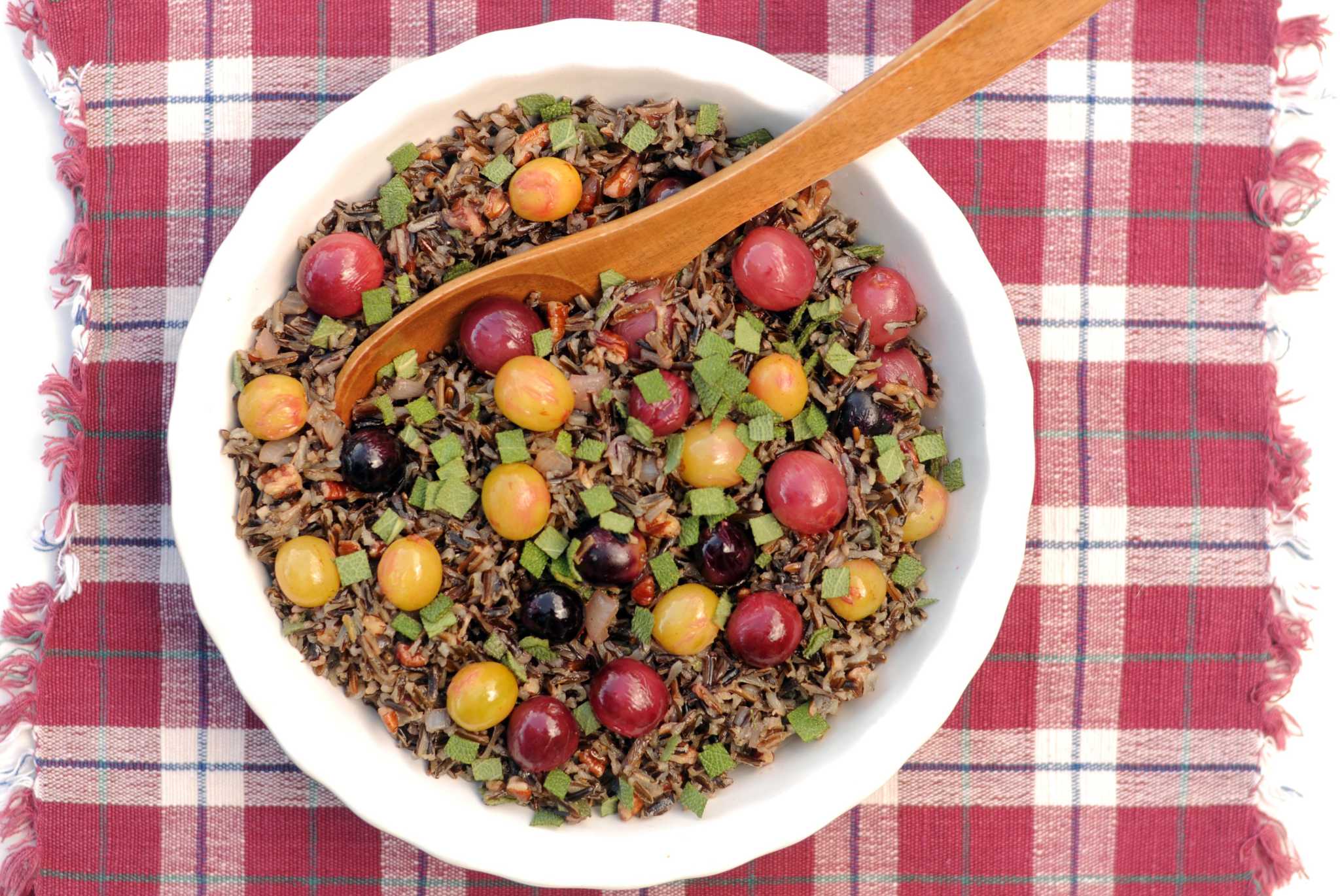 Recipe Wild Rice with Sauteed Grapes