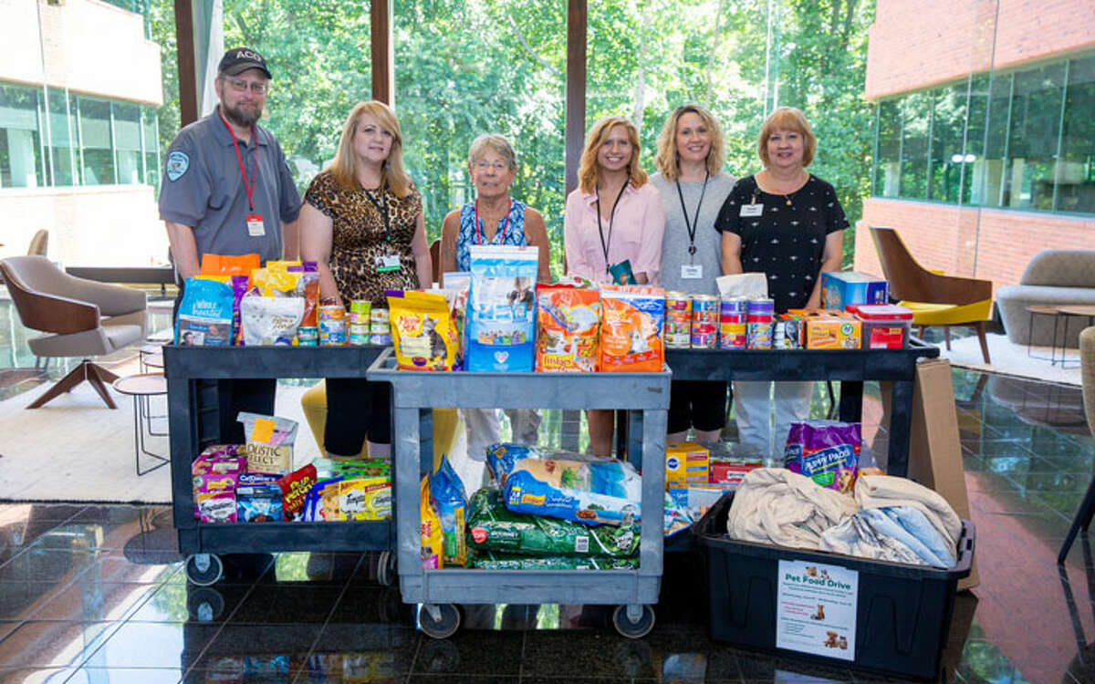 Subway donates to Milford Animal Shelter