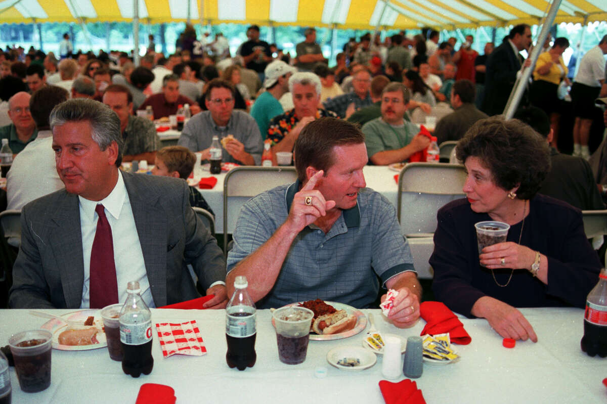 Times Union Staff Photo by STEVE JACOBS , 7/21/00, Albany,NY-- TEAM LUNCH -- From left, Albany City Mayor Jerry Jennings; New York Giants head coach Jim Fassel; and University of Albany President Karen Hitchcock, all enjoy a luch break at the Giants media Day at the University, Friday, July 21,2000 ( for story)