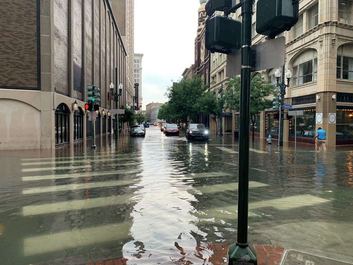 Photos show eerie scene as torrential rains flood New Orleans