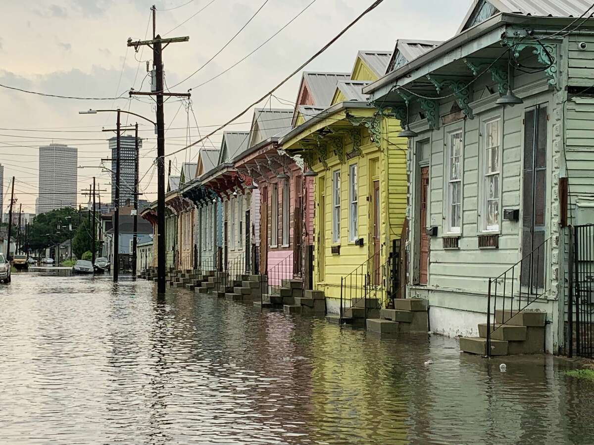 Photos show eerie scene as torrential rains flood New Orleans