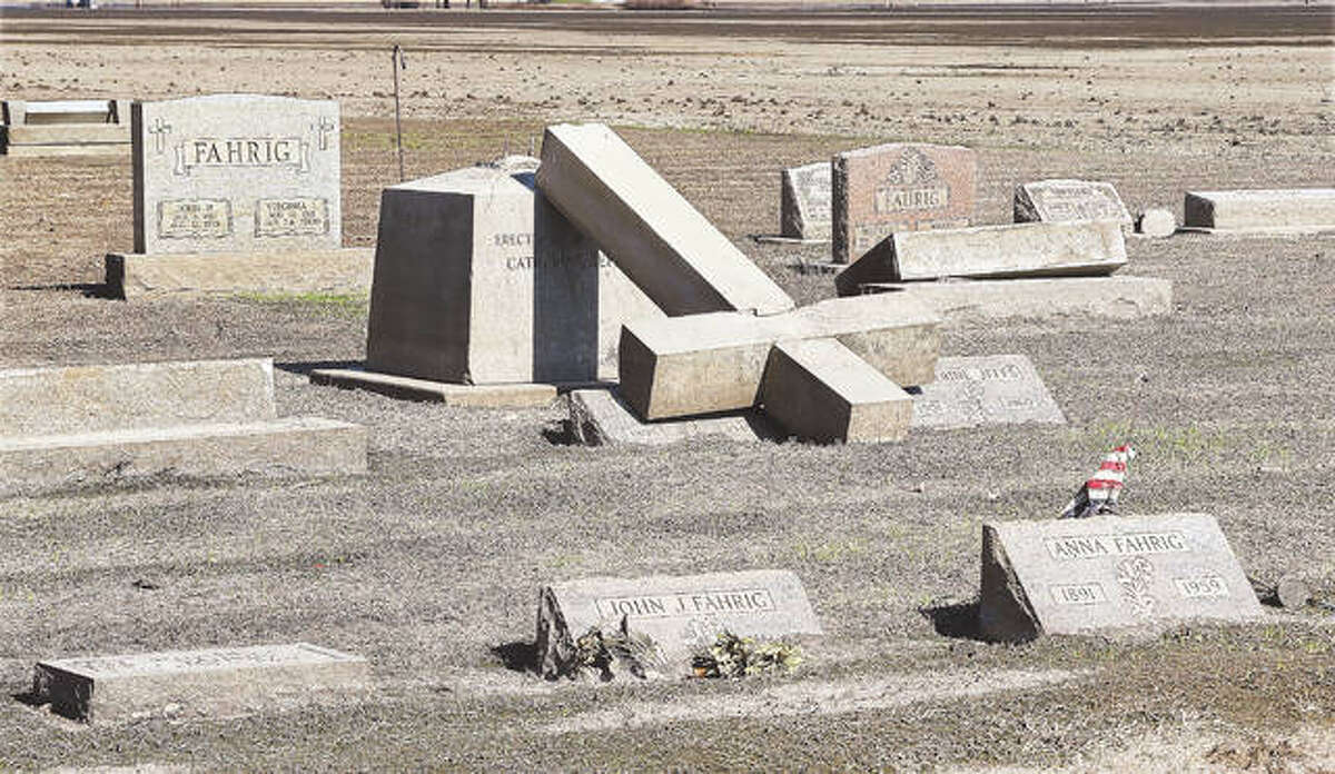 PHOTOS West Alton dealing with flood aftermath