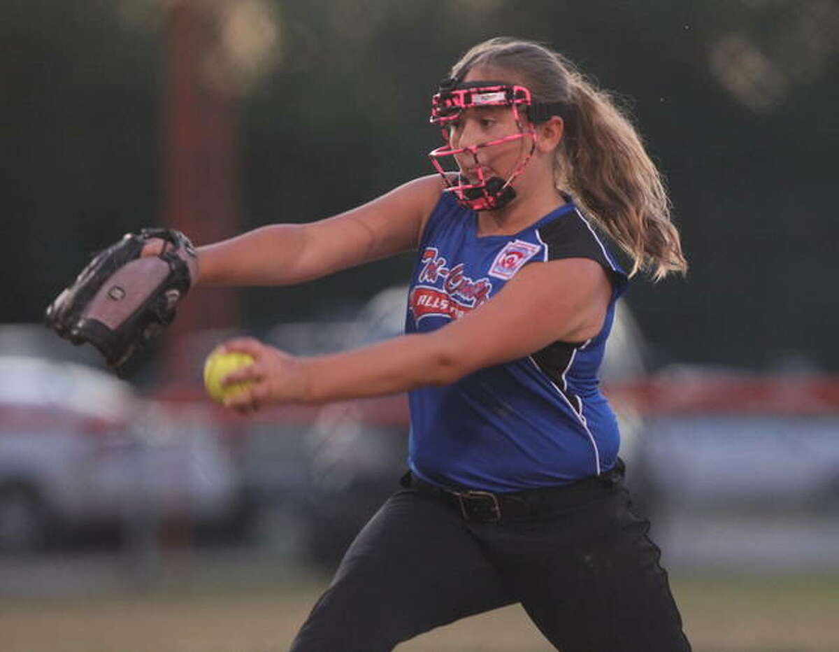 Slideshow District 17 softball at Beardstown (Wednesday, July 10)