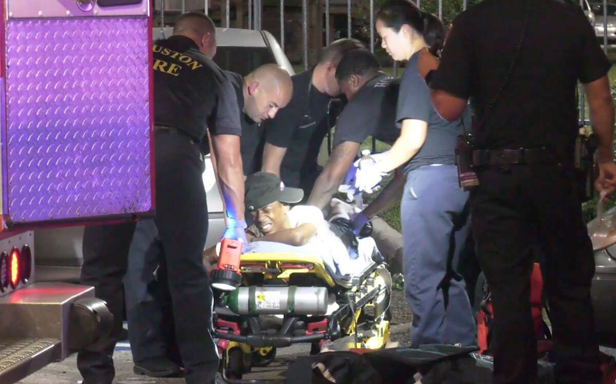 4 teens shot in overnight ambush at southeast Houston apartment complex