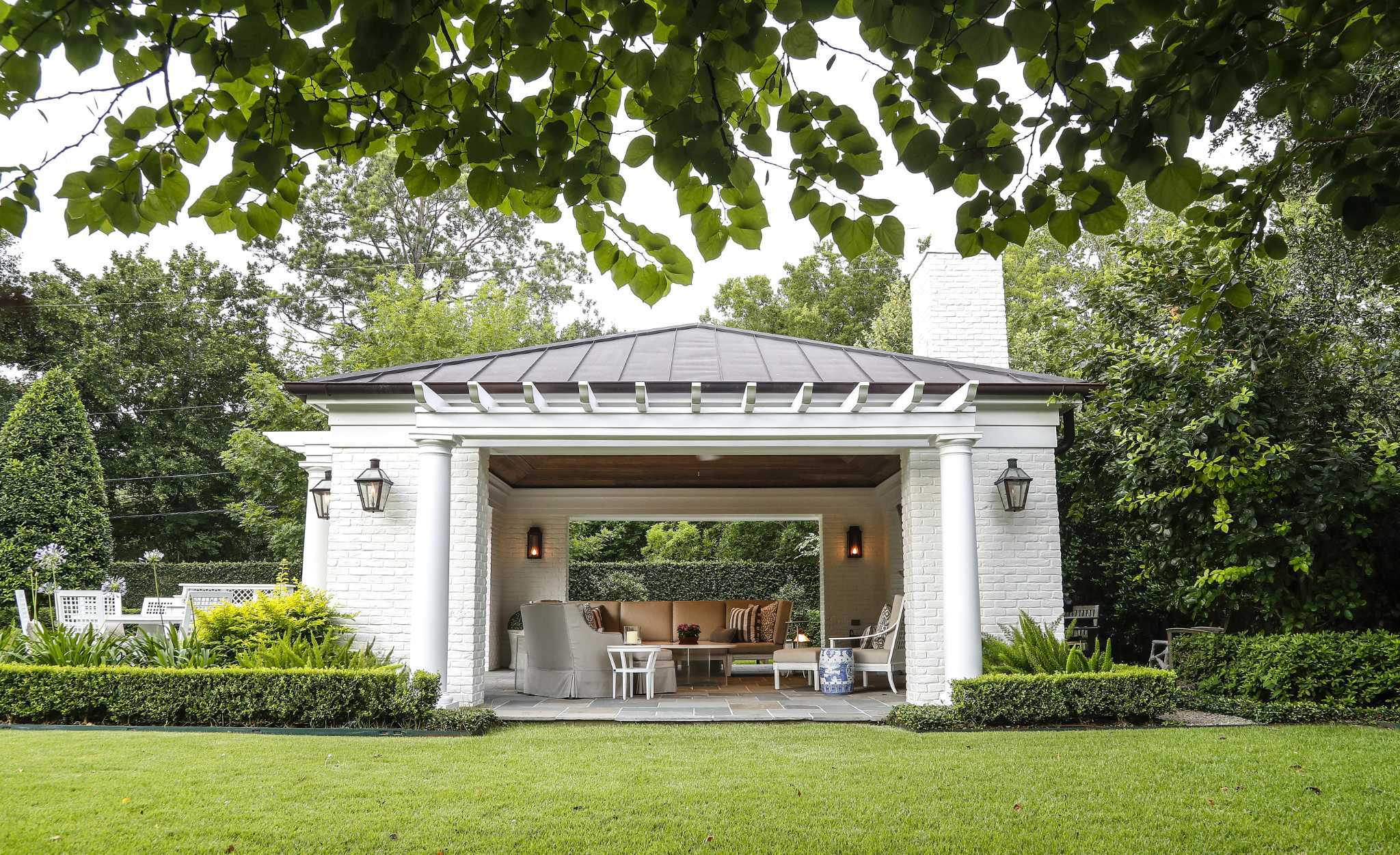 A Houston garden that's a year-round escape, even in summer