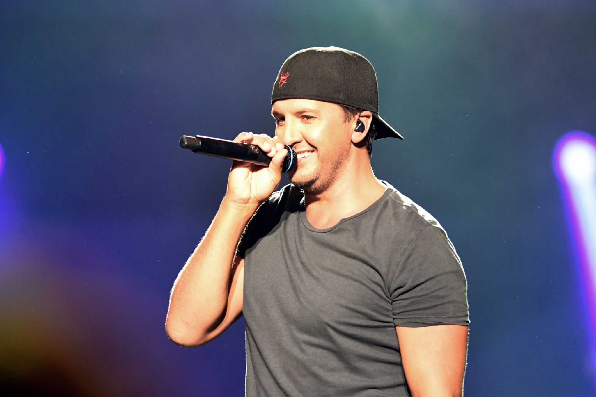 Review Luke Bryan entertains, films TV show at SPAC