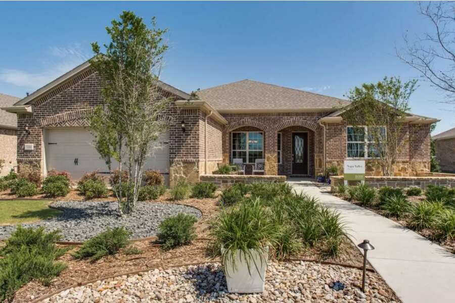 Del b building smaller homes in The Woodlands