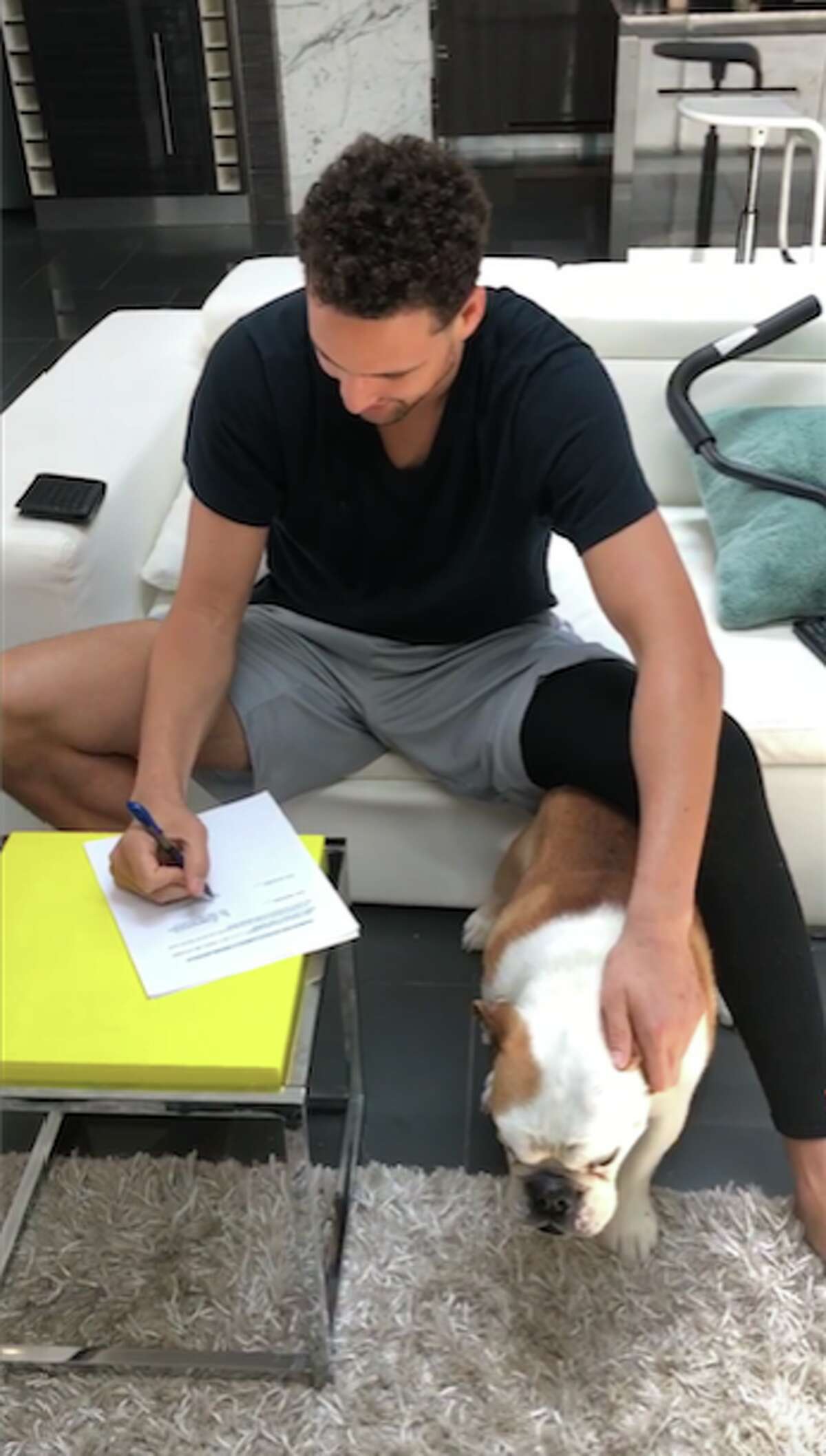 Klay Thompson praises his dog Rocco, who was a good boy while he was ...