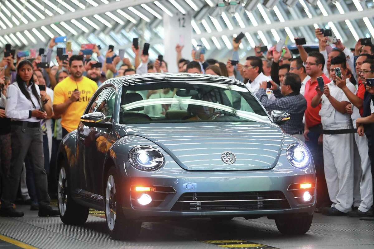 Volkswagen’s last model of Beetle produced was displayed during a ceremony in Mexico to announce the end of production for the car after 21 years.