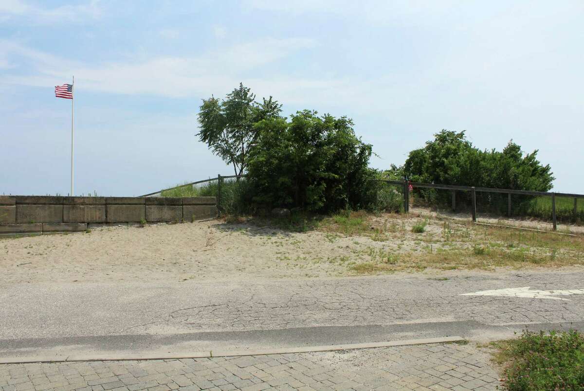 Per the new ordinance, smoking is permitted only in the beach's parking lot.