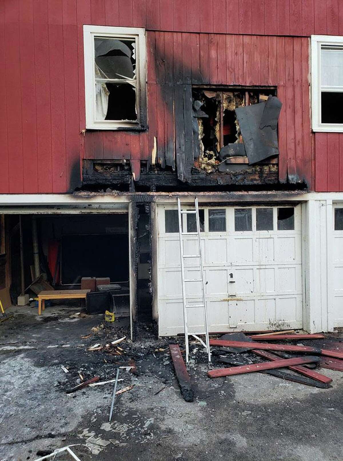 No injuries in East Litchfield fire