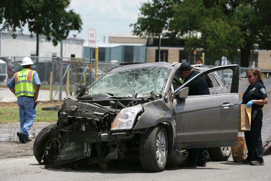 One Dead Two Injured In South Side Wreck After Driver Speeds Away