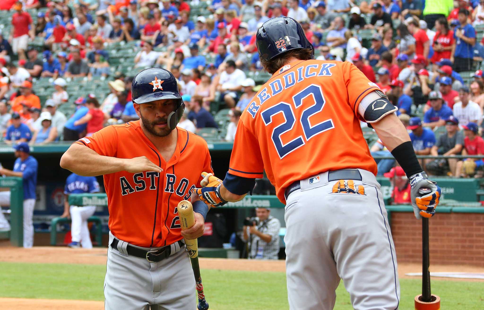 Hot bats help Astros salvage series split with Rangers