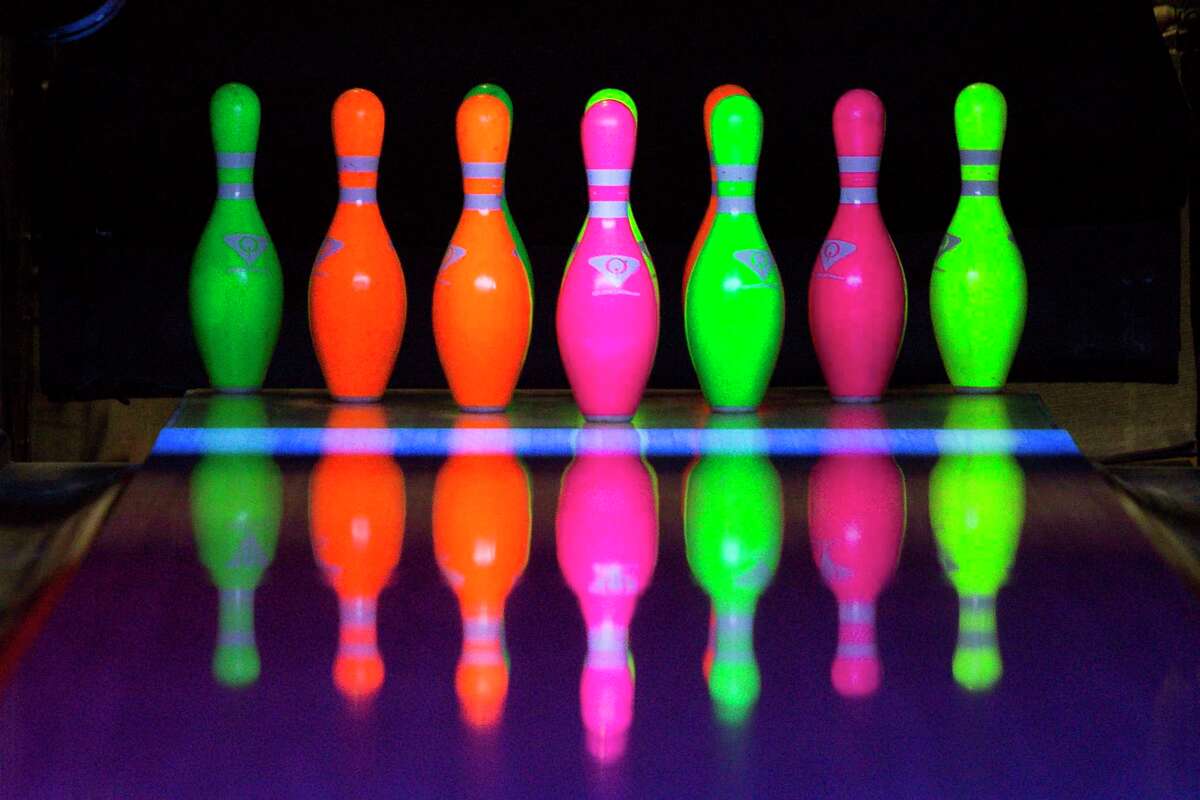 >>> Get an inside look at how a bowling alley works ...