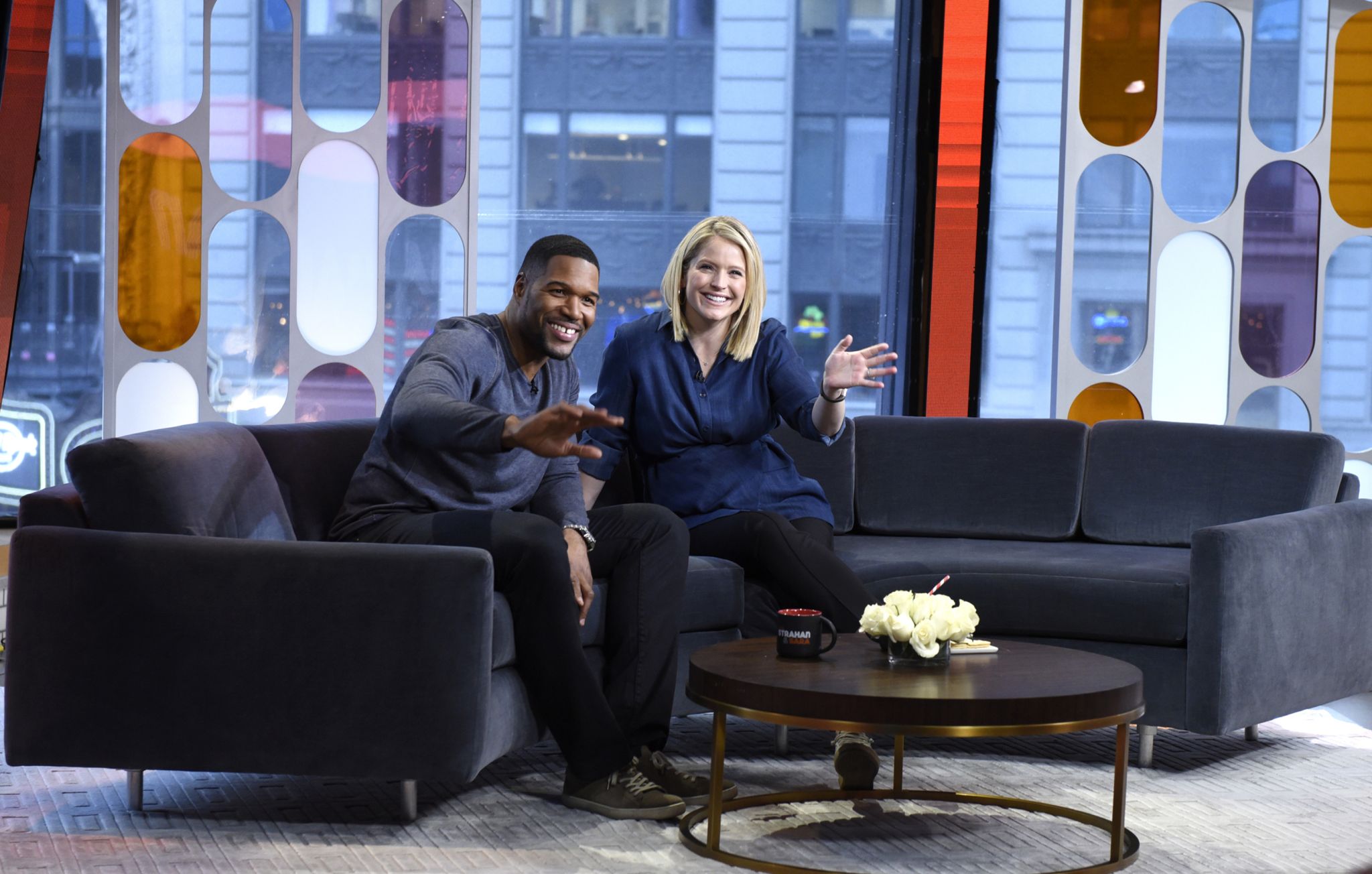 Watch Michael Strahan Answers Super Bowl Questions From Twitter, Tech  Support