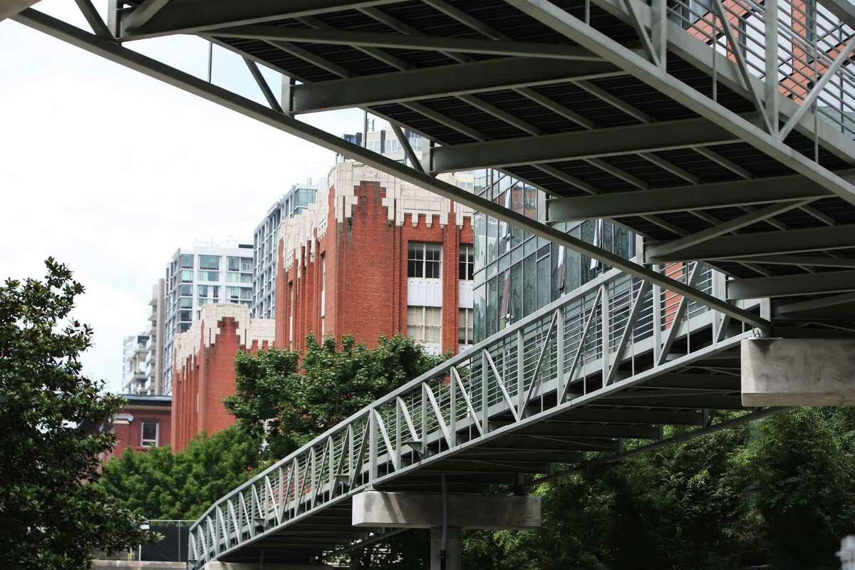 Before-and-after photos of Seattle waterfront as Alaskan Way Viaduct ...