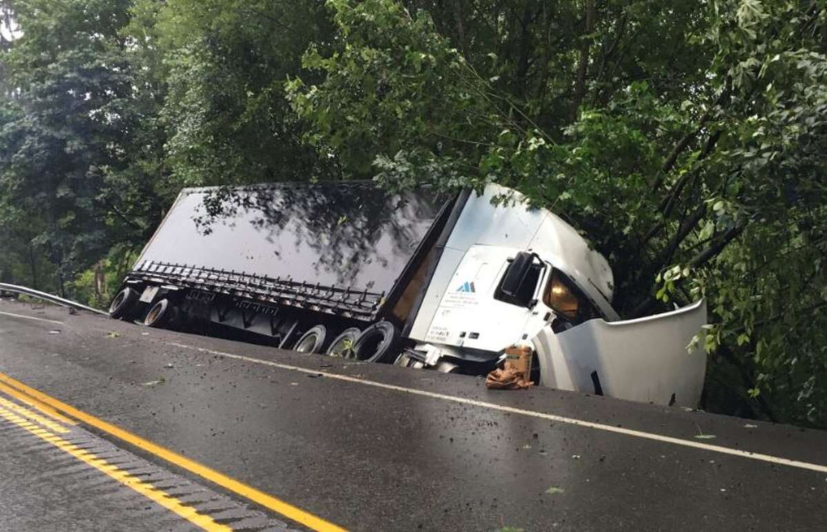 1 dead in headon crash along notorious stretch of SR202 in Sammamish